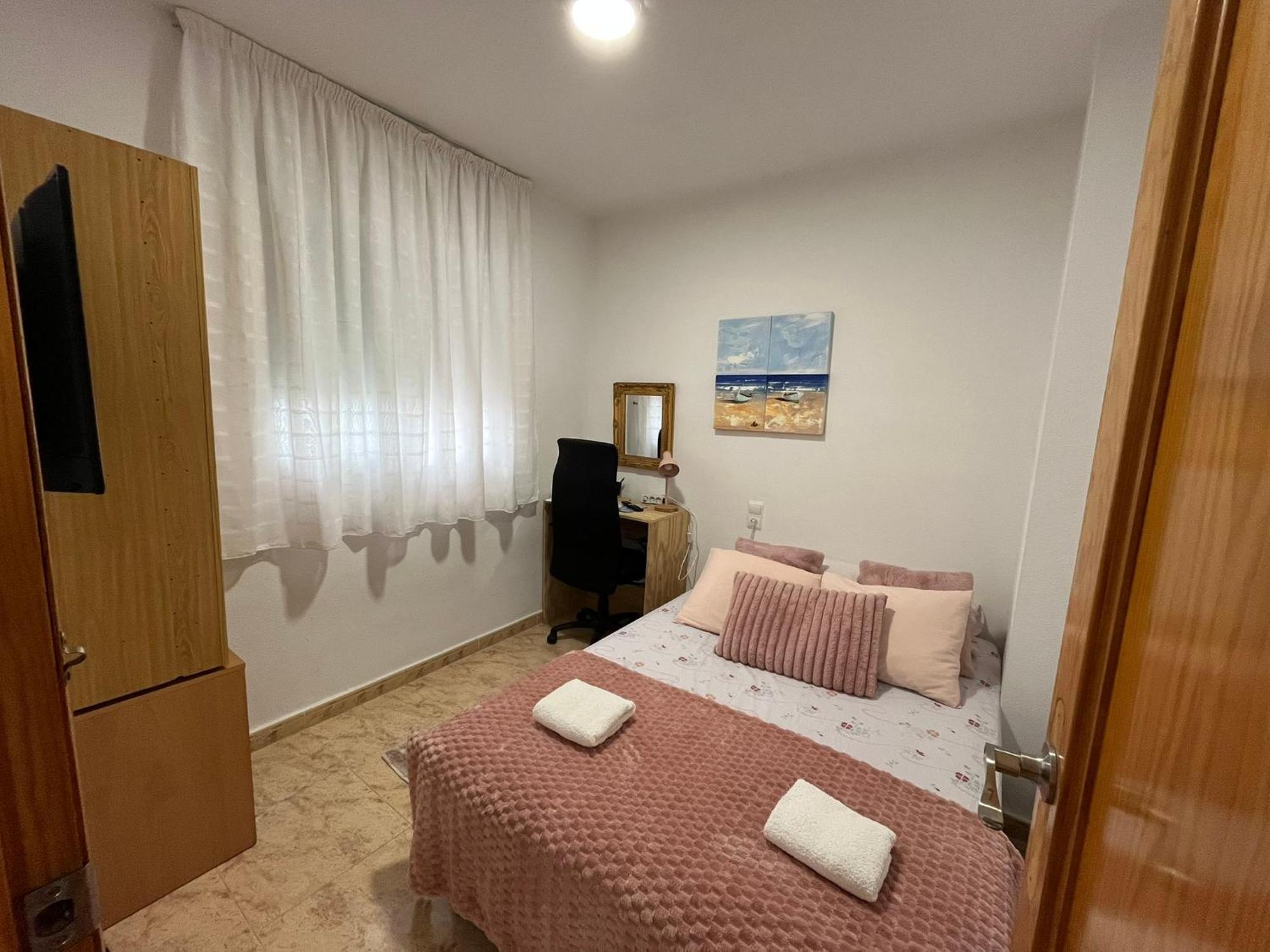 Compartido - Solo El Es Privado * Torrevieja
